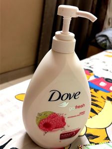 Dove raspberry &amp; lime scent body wash (1L)