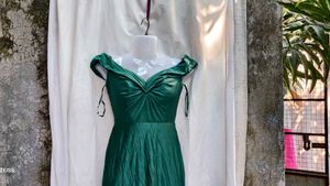 101412. Elegant Green Off-Shoulder Maxi Dress