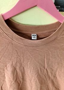 Uniqlo Cropped T-Shirt