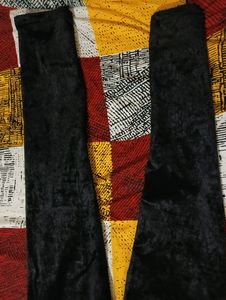 YOU LIKE THIS BLACK VELVET JEANS AND GOOD CONDITION.