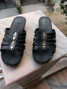 Stylish Black Flat Sandals