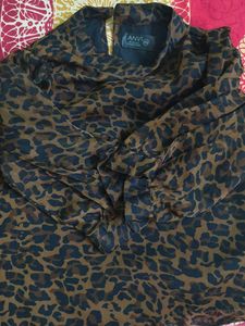 Chic Leopard Print Mock Neck Top