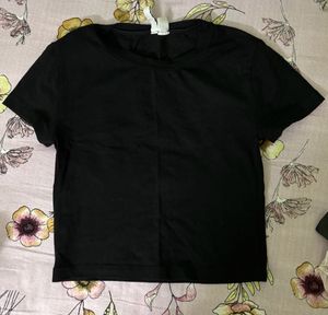 H&M Classic Black Cropped T-Shirt