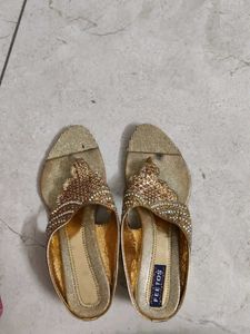 Gold party wear slippers