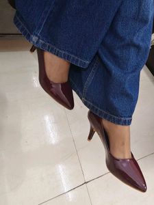 PUMP STYLE POINTED TOE CHERRY RED HEELS