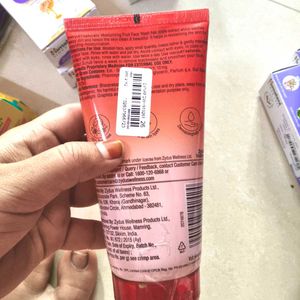 Everyuth Naturals Fruit Face Wash