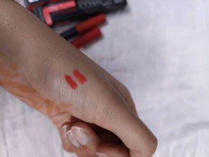 2 pcs KISS PROOF Soft Lipstick