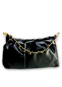 Chic Black Shoulder Bag with Gold Chain