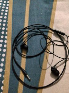 Black Wired Earphones
