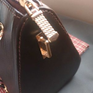 Stylish Textured Handbag
