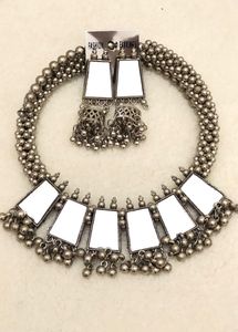 Choker With Earing