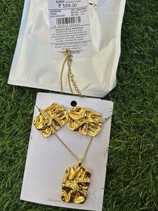 Chic Gold Textured Necklace &amp; Earring Set