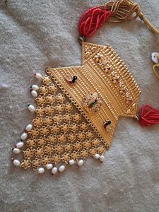 Exquisite Gold Necklace with Pearls
