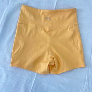 H&amp;M sports hotpants with drymove and pocket detail