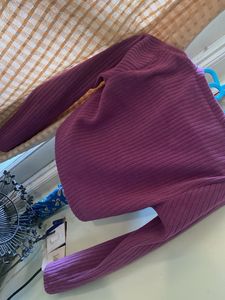 Ribbed V-Neck Long Sleeve Cropped Top