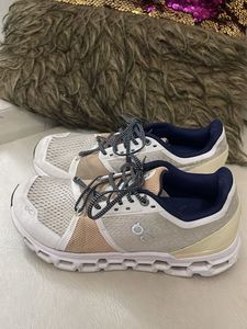 Running shoes for girls