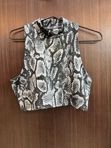 Stylish Sleeveless Snake Print Crop Top