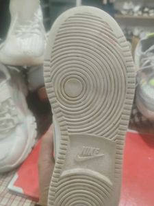 White High-Top Sneakers nike