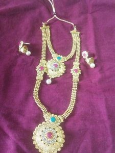 Exquisite Gold Tone Necklace &amp; Earring Set