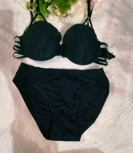 Black Strappy H&amp;Mbra with brief 👍