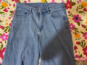 Light Washed Wide Leg Jeans 👖