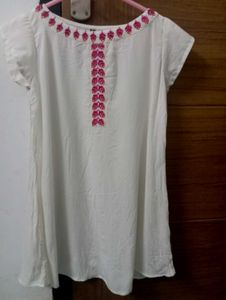 Elegant White Kurta with Pink Embroidery