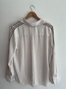 Chic White Button-Up Shirt with Side Stripe