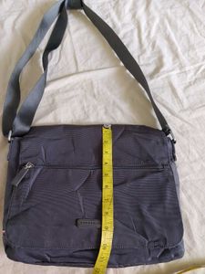 Tommy Hilfiger Messenger Bag