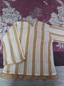 Elegant White &amp; Gold Striped Kurta