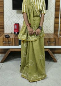 Boho Chic Olive Green Bandhani Saree