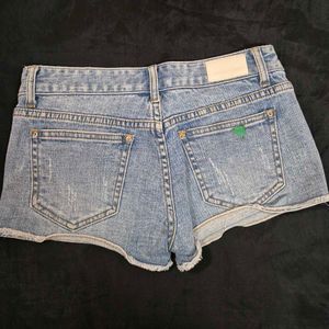 mini denim shorts y2k