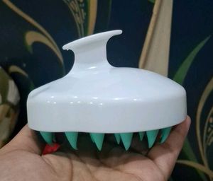 IKONIC Scalp Massager Shampoo Brush