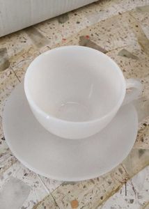 Set of 2 Cups and Saucers