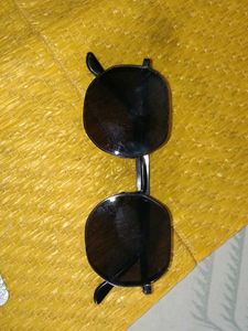Stylish Sunglasses - Round Black Frames