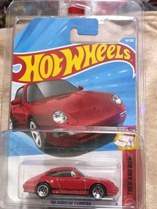 Hot Wheels 98 Porsche Carrera with free case in mi