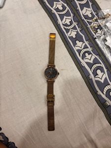 Elegant Gold Mesh Strap Watch