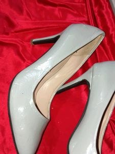 Stylish Grey Pointed Toe heels