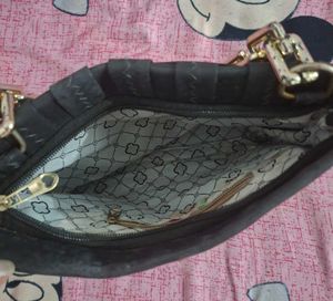 Chic Woven Black Handbag with Gold Chain