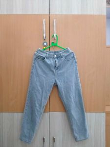 Light Wash Boyfriend Jeans