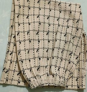 Pleated Star Print Pants with elegant top