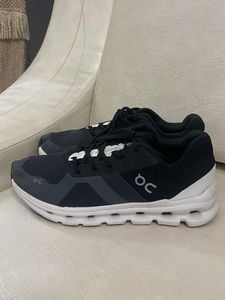 men’s running shoes