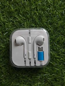 Apple EarPods with Lightning Connector power Bank