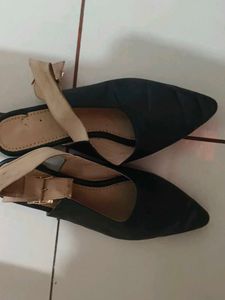 Stylish Black Pointed Toe Slingback Heels