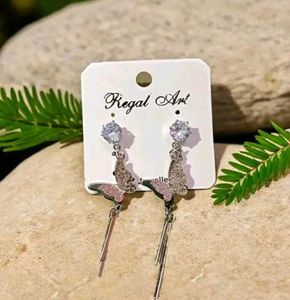 Elegant Leaf Design Earrings