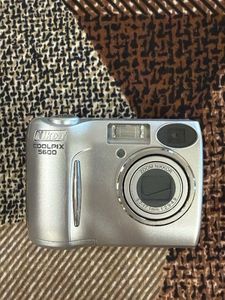 Nikon E5600 Vintage Digital Camera