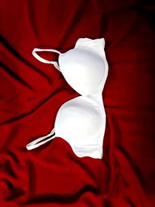 🇳🇿💫🎀Classic White Push-Up Bra