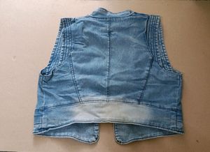 Sleevless Denim Jacket