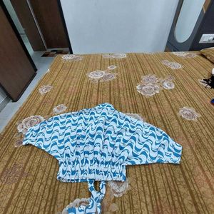 Blue &amp; White Wave Print Cropped Shirt