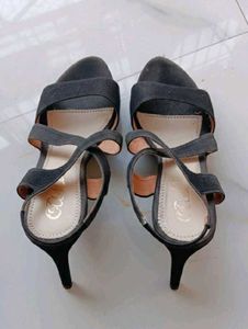 Criss cross Heel