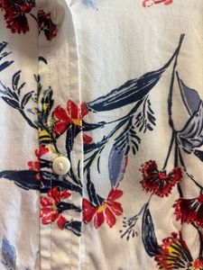 Chic Floral Print Button-Up Shirt